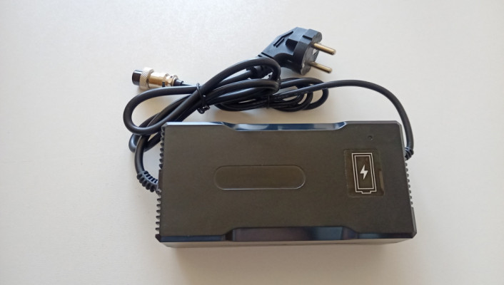 24v Ładowarka li-ion 29,4v 5A (7s) wentylator hulajnoga elektryczna