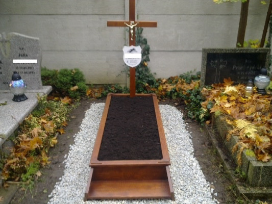 Skrzynia nagrobna, skrzynka, na grób, drewniana, z drewna, ramka