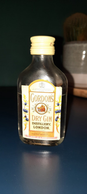 GIN GORDON'S 50ml-z 2000 roku- Kolekcjonerska