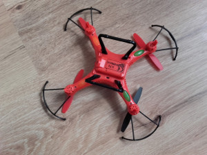 Dron SkyQuest drone, 2,4GHz 4 channels, Ax-4, 14+, czerwony, niesprawn