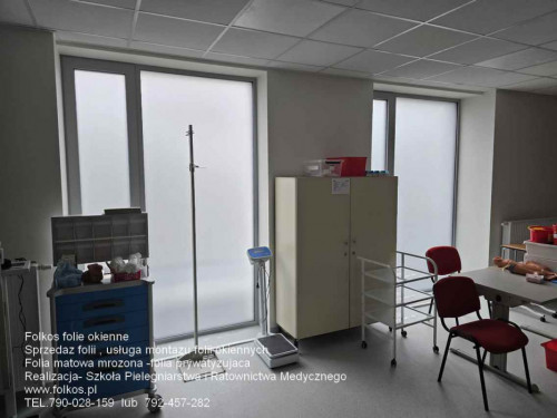 Oklejamy okno w łazience -Usługa Warszawa  - Folie prywatyzujące Wawa