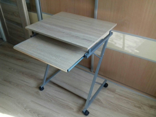 Biórko na kółkach 60cm, używane w bardzo dobrym stanie, z wysuwaną pół