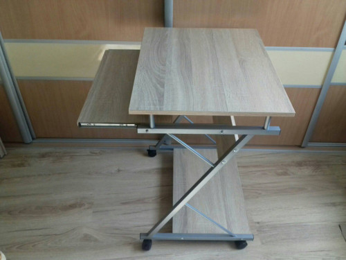 Biórko na kółkach 60cm, używane w bardzo dobrym stanie, z wysuwaną pół