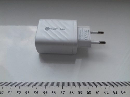 Ładowarka AR-893, USB-C + USB-A 20W z wyświetlaczem, QC3+PD Quick Chan