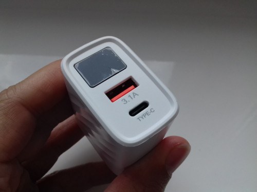 Ładowarka AR-893, USB-C + USB-A 20W z wyświetlaczem, QC3+PD Quick Chan