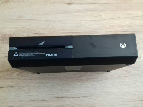 Xbox One 1540, używany, uruchamia się, konsola bez kabli, itp., 217380