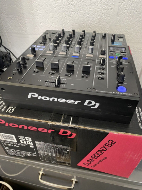 Pioneer CDJ-3000 Multi-Player / Pioneer DJM-A9 / Pioneer DJM-V10-LF