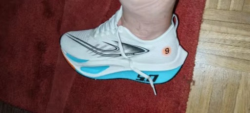 Obuwie sportowe w 3 kolorach
