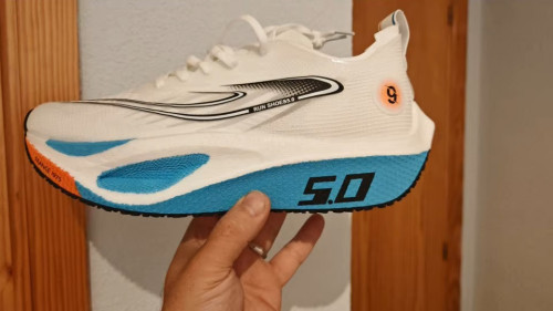 Obuwie sportowe w 3 kolorach