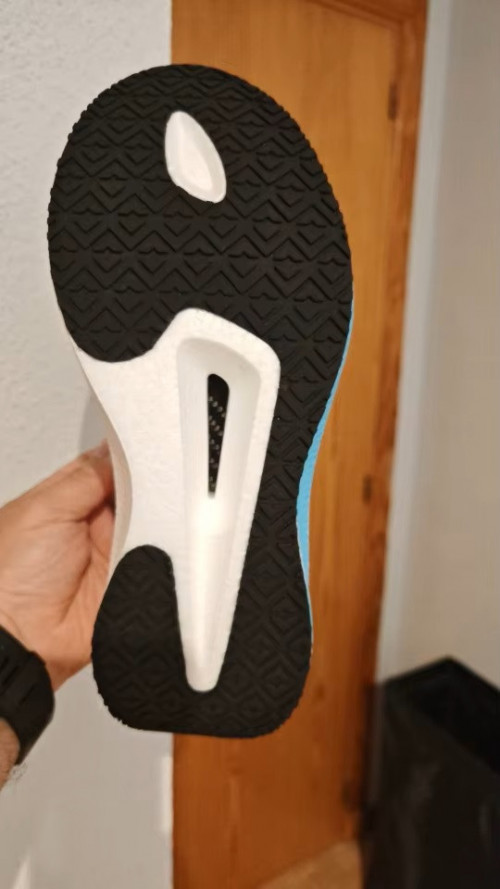 Obuwie sportowe w 3 kolorach