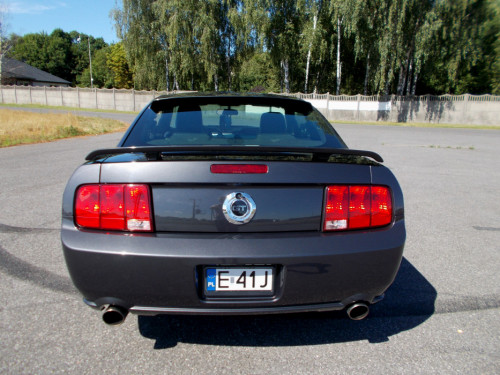 Ford Mustang GT modyfikacje świetny stan