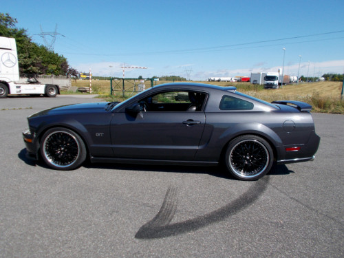 Ford Mustang GT modyfikacje świetny stan