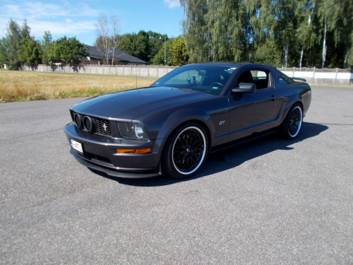 Ford Mustang GT modyfikacje świetny stan