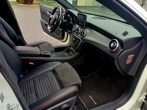 Mercedes-Benz CLA 200 AMG LINE