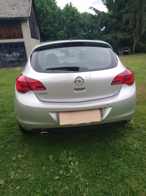 Opel Astra J 1.6 koni 120