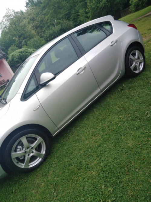 Opel Astra J 1.6 koni 120