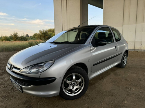 ** Peugeot 206 ** 1.6 HDI Diesel ** STAN BDB ** Długie Opłaty **