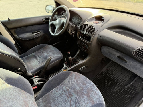 ** Peugeot 206 ** 1.1 Benzyna ** 2001r ** Długie Opłaty ** Zadbanny *