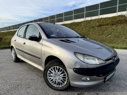 ** Peugeot 206 ** 1.1 Benzyna ** 2001r ** Długie Opłaty ** Zadbanny *