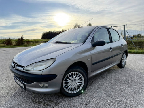 ** Peugeot 206 ** 1.1 Benzyna ** 2001r ** Długie Opłaty ** Zadbanny *