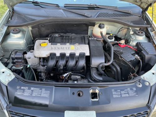 Sprzedam samochód RENAULT CLIO 2 z roku 2002  w stanie bardzo dobrym.