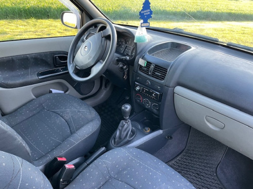 Sprzedam samochód RENAULT CLIO 2 z roku 2002  w stanie bardzo dobrym.