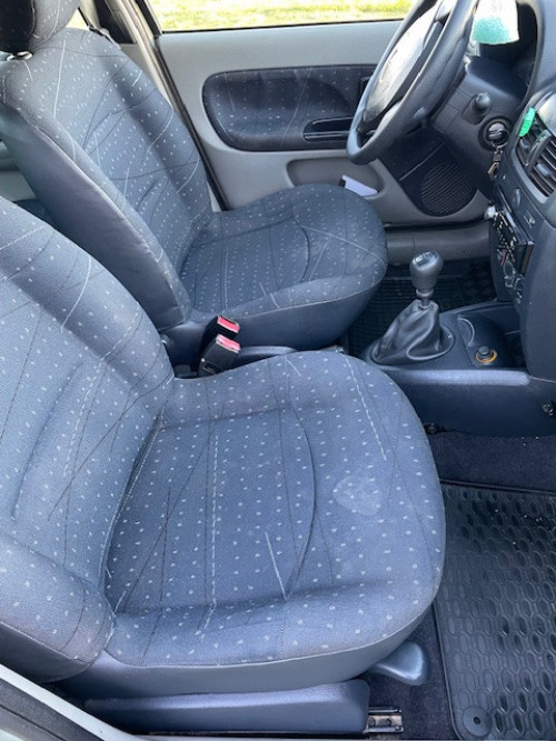 Sprzedam samochód RENAULT CLIO 2 z roku 2002  w stanie bardzo dobrym.