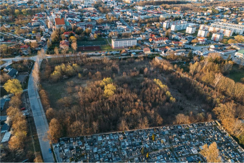 Działka 2,1 HA w centrum miejscowości Szydłowiec