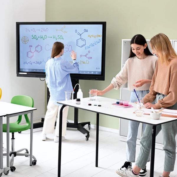 Dotekové monitory v akci