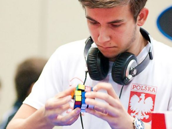 Pomóż zostać Mistrzem Świata w układaniu kostki Rubika polski kickstarter