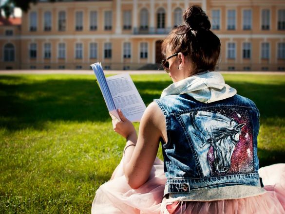 Teledysk promujący ręcznie malowaną odzież polski kickstarter